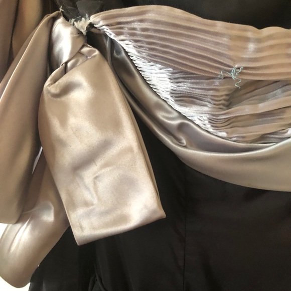 1940’s / 1950’s silk and taffeta gown with bow - Picture 2 of 6